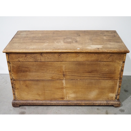 535 - Oak blanket box H25