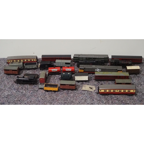 9 - Quantity of assorted OO gauge locomotive and carriages to include Hornby