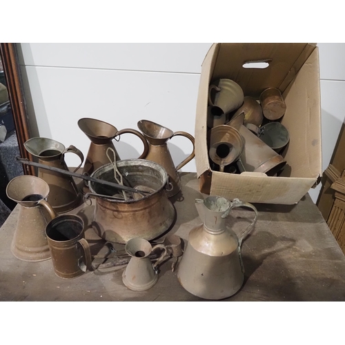 486C - Quantity of assorted copper ware to include jugs, bucket, etc.