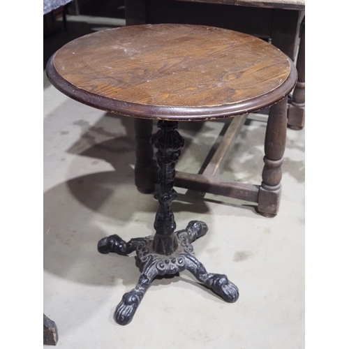 493 - Round pub table with cast iron base H27