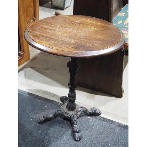 499 - Round pub table with cast iron base H28