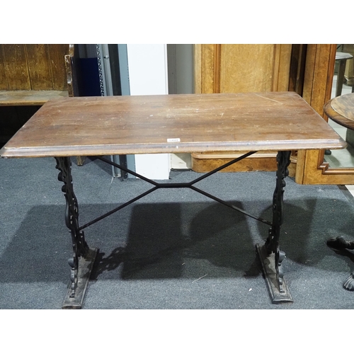 500 - Pub table with cast iron base H28