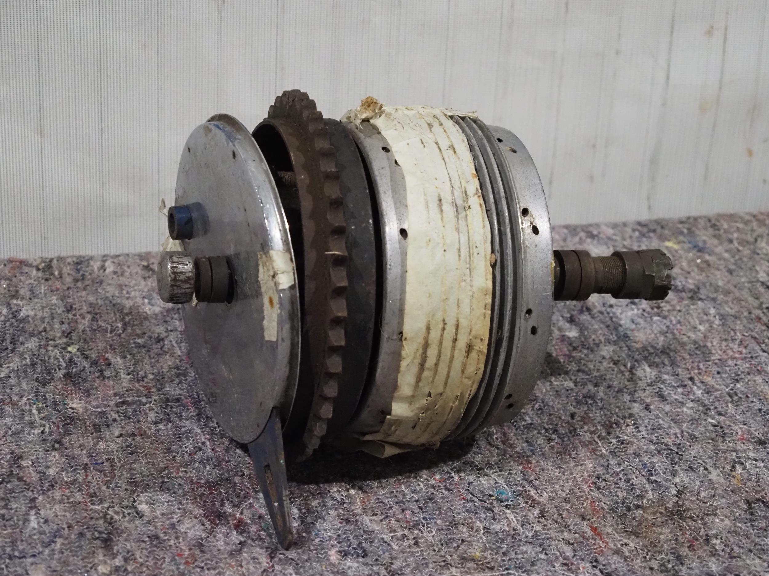 Matchless/AJS rear wheel hub assembly