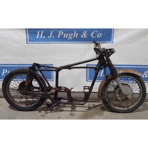 129 - Triumph pre-unit rolling chassis. 1958. 650cc
Comes with old part of V5 and old MOT certificate
Reg.... 