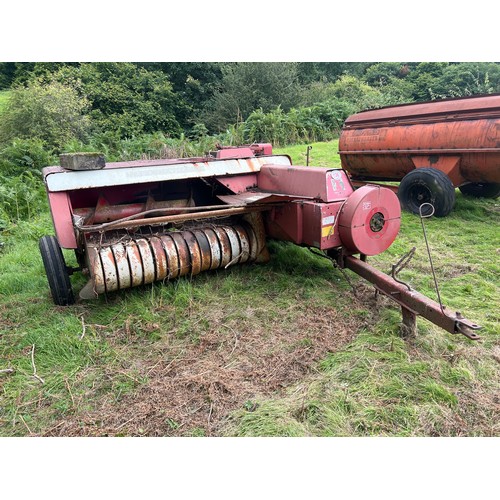 136 - International 440T conventional baler