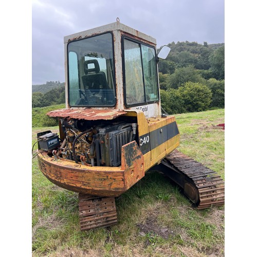 211 - Komatsu PC40 4.0T mini excavator. Spares