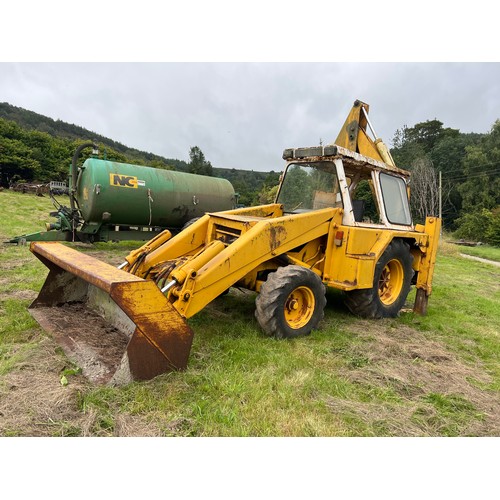 212 - JCB 3D II. Runs well and all works, additional spares and parts for restoration