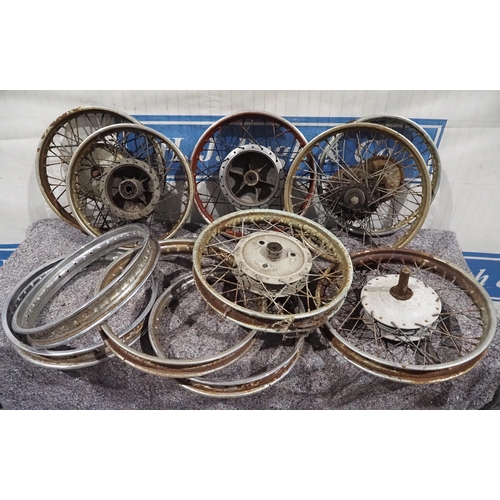 650 - Assorted British motorcycle wheels and rims - 11