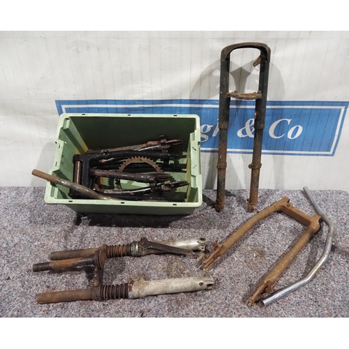 672 - Assorted British fork parts and swinging arms