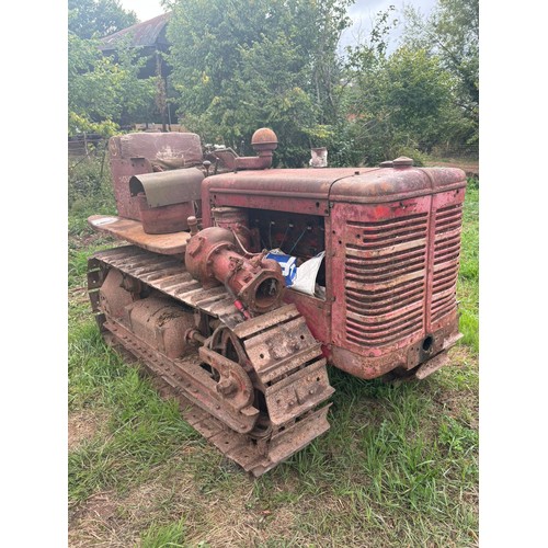 281B - International T6 crawler. Runs and drives.
This crawler was leased to Dewdales Hope farm new in 1938... 