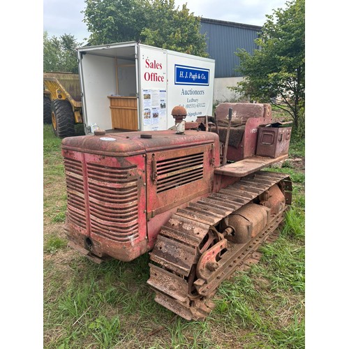 281B - International T6 crawler. Runs and drives.
This crawler was leased to Dewdales Hope farm new in 1938... 