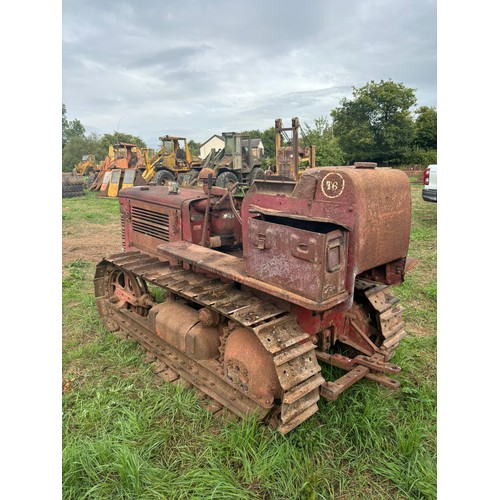 281B - International T6 crawler. Runs and drives.
This crawler was leased to Dewdales Hope farm new in 1938... 