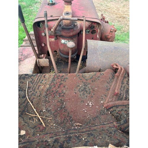 281B - International T6 crawler. Runs and drives.
This crawler was leased to Dewdales Hope farm new in 1938... 