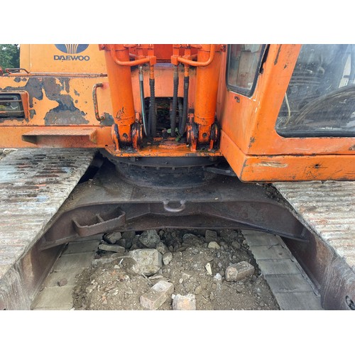 167 - Daewoo 130 excavator, new tracks, sprockets and track motors. C/w 2 buckets and hydraulic hitch. Sho... 