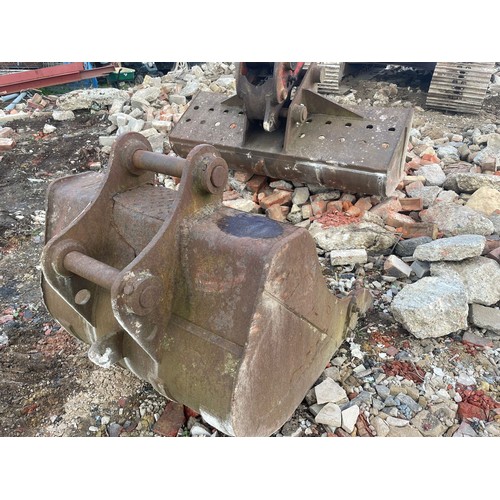 167 - Daewoo 130 excavator, new tracks, sprockets and track motors. C/w 2 buckets and hydraulic hitch. Sho... 