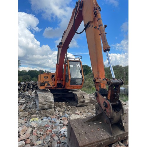 167 - Daewoo 130 excavator, new tracks, sprockets and track motors. C/w 2 buckets and hydraulic hitch. Sho... 