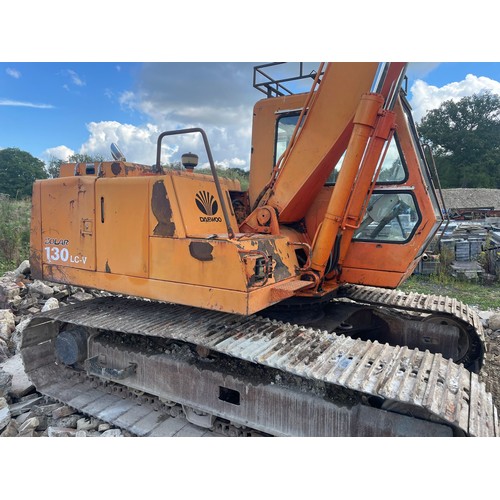 167 - Daewoo 130 excavator, new tracks, sprockets and track motors. C/w 2 buckets and hydraulic hitch. Sho... 