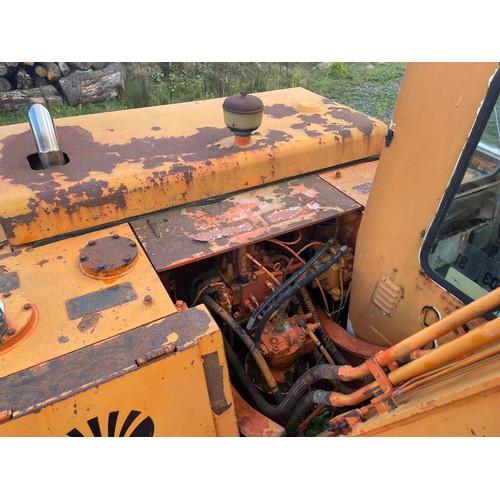 167 - Daewoo 130 excavator, new tracks, sprockets and track motors. C/w 2 buckets and hydraulic hitch. Sho... 