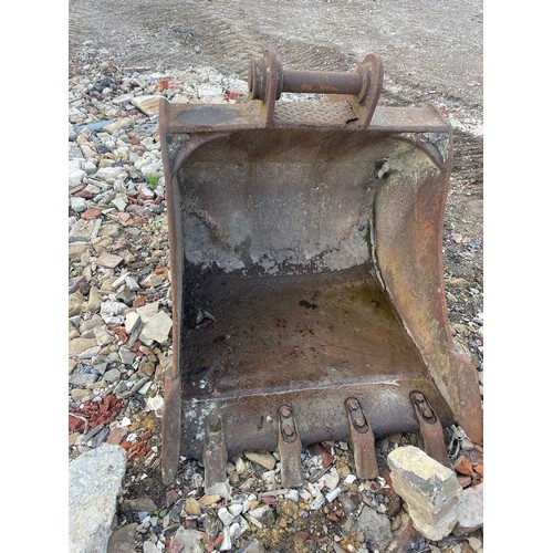 167 - Daewoo 130 excavator, new tracks, sprockets and track motors. C/w 2 buckets and hydraulic hitch. Sho... 