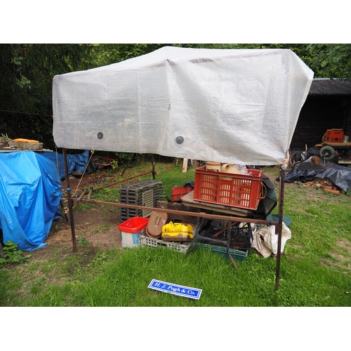 16 - Market traders stall and new cover