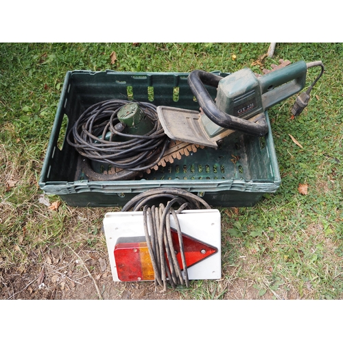 51 - Electric hedge cutters and tail gate