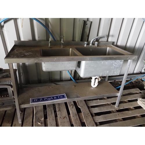 8 - Aluminium double sink unit