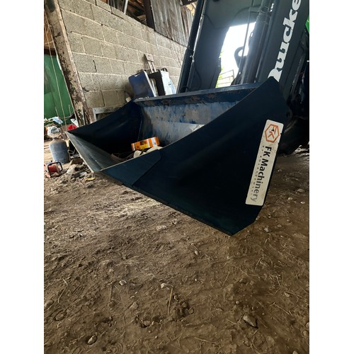 45 - Bucket fitted with euro 8 brackets