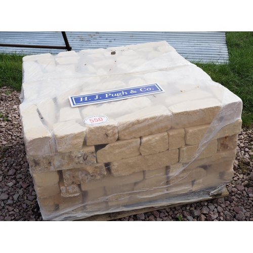 550 - Pallet of Cotswold bricks