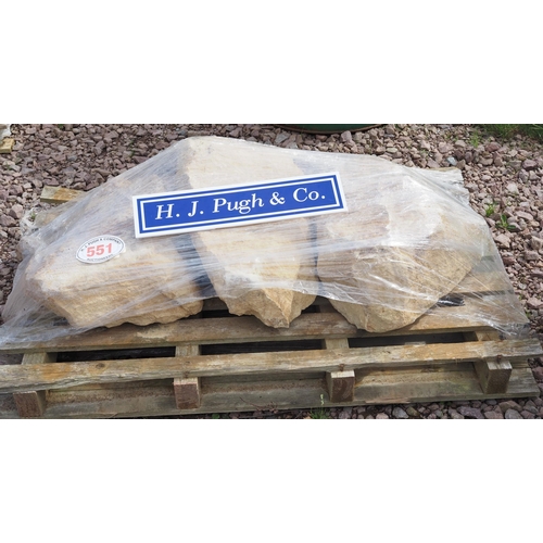 551 - Pallet of Cotswold rockery stone