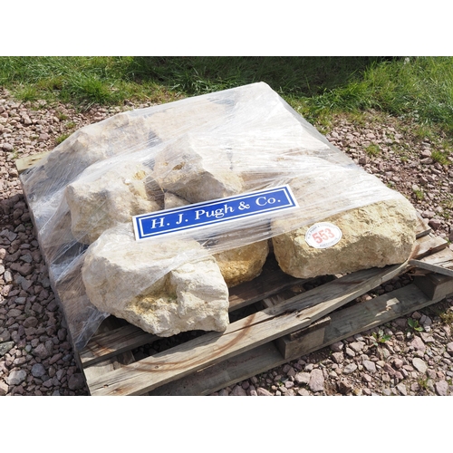 553 - Pallet of Cotswold rockery stone