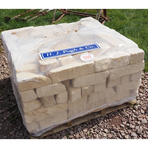 554 - Pallet of Cotswold bricks