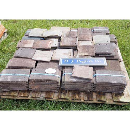 560 - Pallet of roof tiles