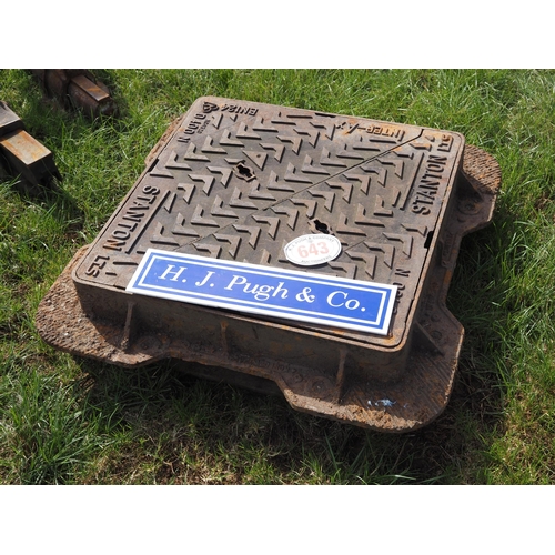 643 - Heavy duty manhole cover