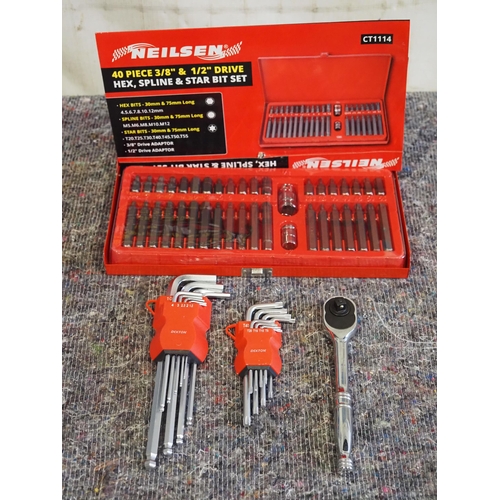 494 - 3 Sets of hex keys and a ratchet