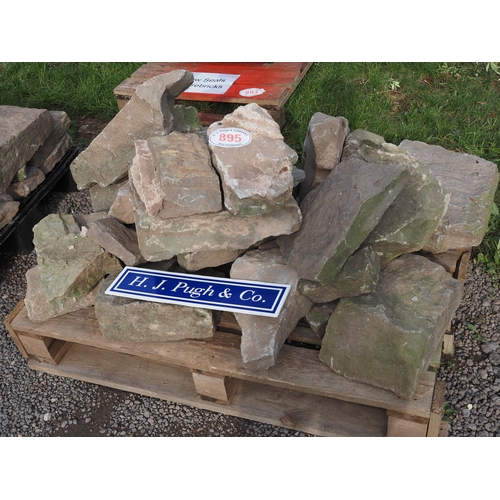 895 - Pallet of rockery stone