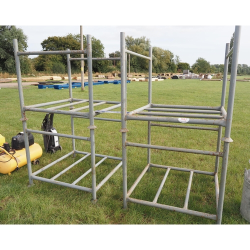 947 - Metal stillages - 4