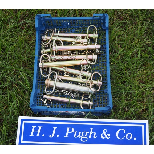 31 - Tractor hitch pins, 4 sizes - 10