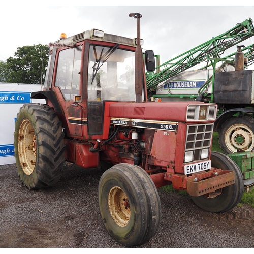 1627 - International 956XL tractor, starts but has gearbox issue. Reg. EKV 705Y