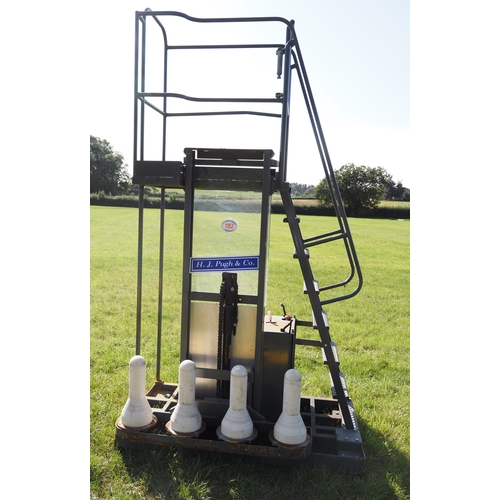 1152 - Electric ladder lift