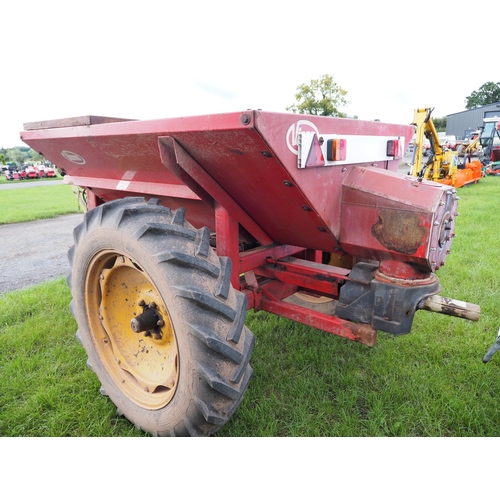 1616 - Vicon trailed fertiliser spreader. New bearings on the back. Used for orchard work