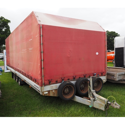 1674 - Klapvogn tri axle curtain side trailer. Fitted with 9 new tyres, 26 x 8 x 7ft