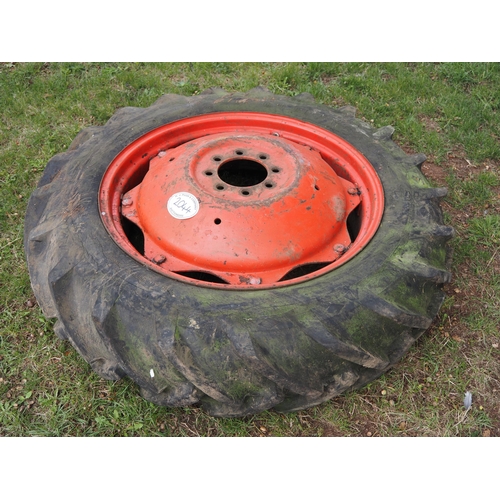 2044 - Tractor wheel and tyre 32