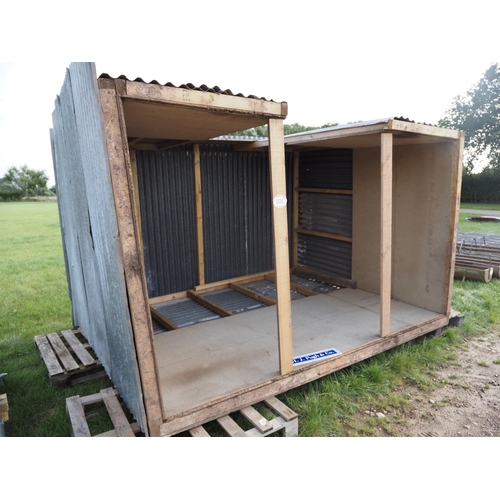 1326 - Field shelter 8ft high, 10ft wide, 7ft deep, includes integrated feeder