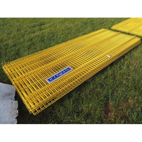 1370 - Yellow mesh fencing 3 x 1.2m - 9