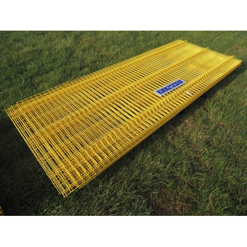 1371 - Yellow mesh fencing 3 x 1.2m - 9