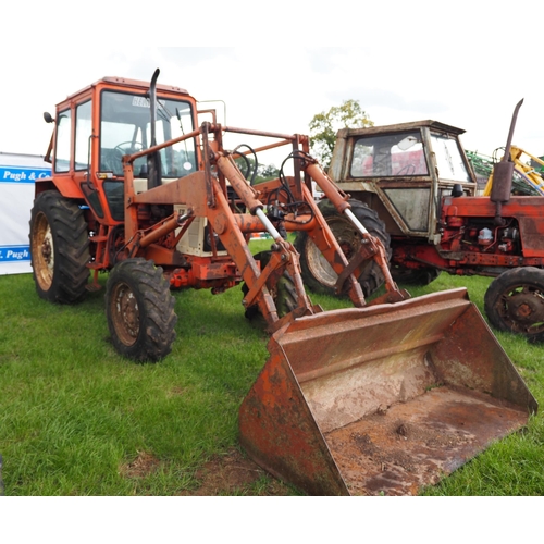 1633 - Belarus 572 4 cylinder tractor, 4 WD with loader and bucket. Runs and drives. Reg. H559 PUY