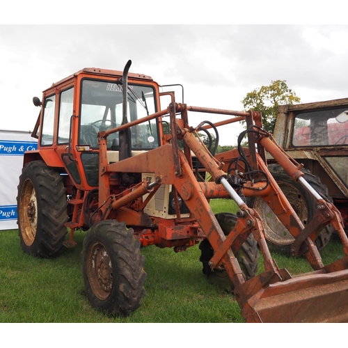 1633 - Belarus 572 4 cylinder tractor, 4 WD with loader and bucket. Runs and drives. Reg. H559 PUY