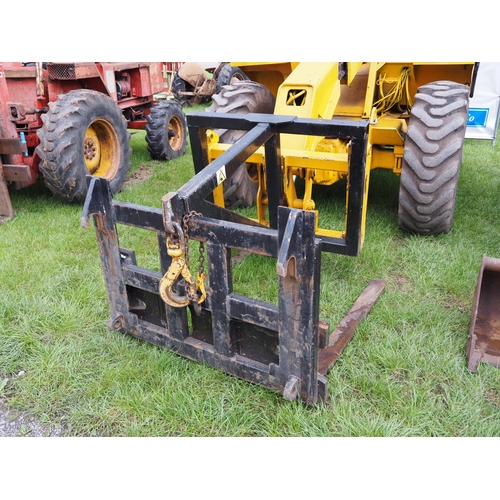 1646 - JCB 525B Loadall with pick up hitch, pallet tines and bag hook. Runs and drives. Reg. D489 CBC. No d... 