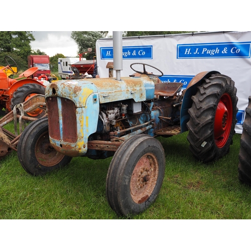 1648 - Fordson Dexta tractor. Runs and drives. New tyres. Key in office