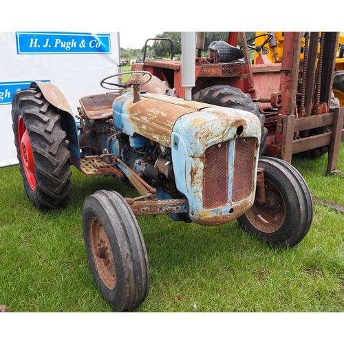 1648 - Fordson Dexta tractor. Runs and drives. New tyres. Key in office